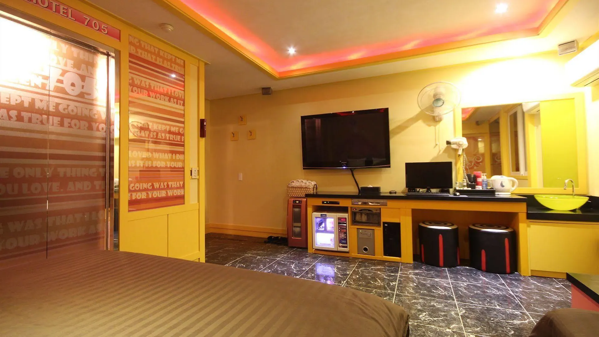 2Ne1 Hotel Busan 2*,