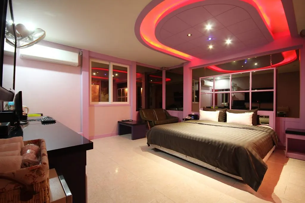 2Ne1 Hotel Busan