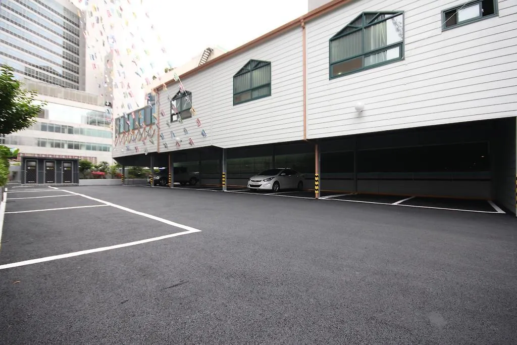 2Ne1 Hotel Busan