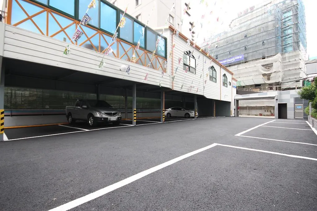 2Ne1 Hotel Busan 2*,