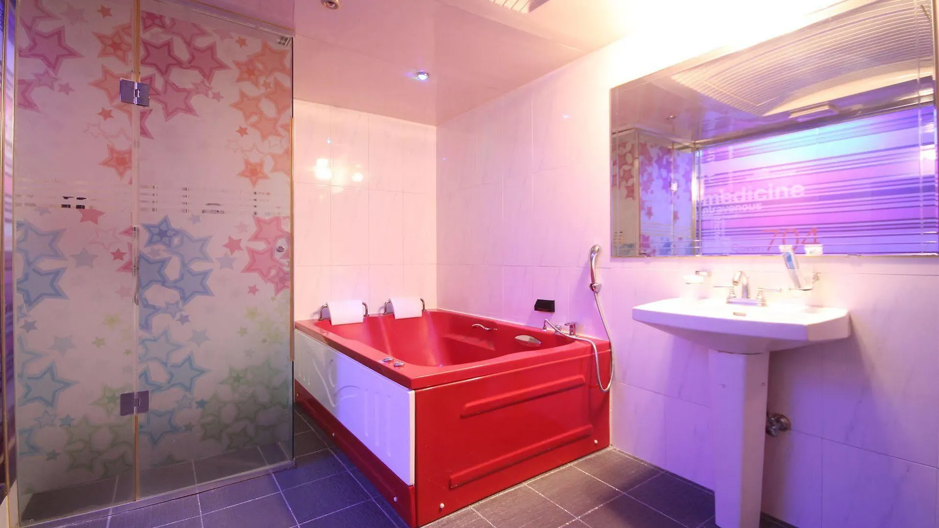 2Ne1 Hotel Busan