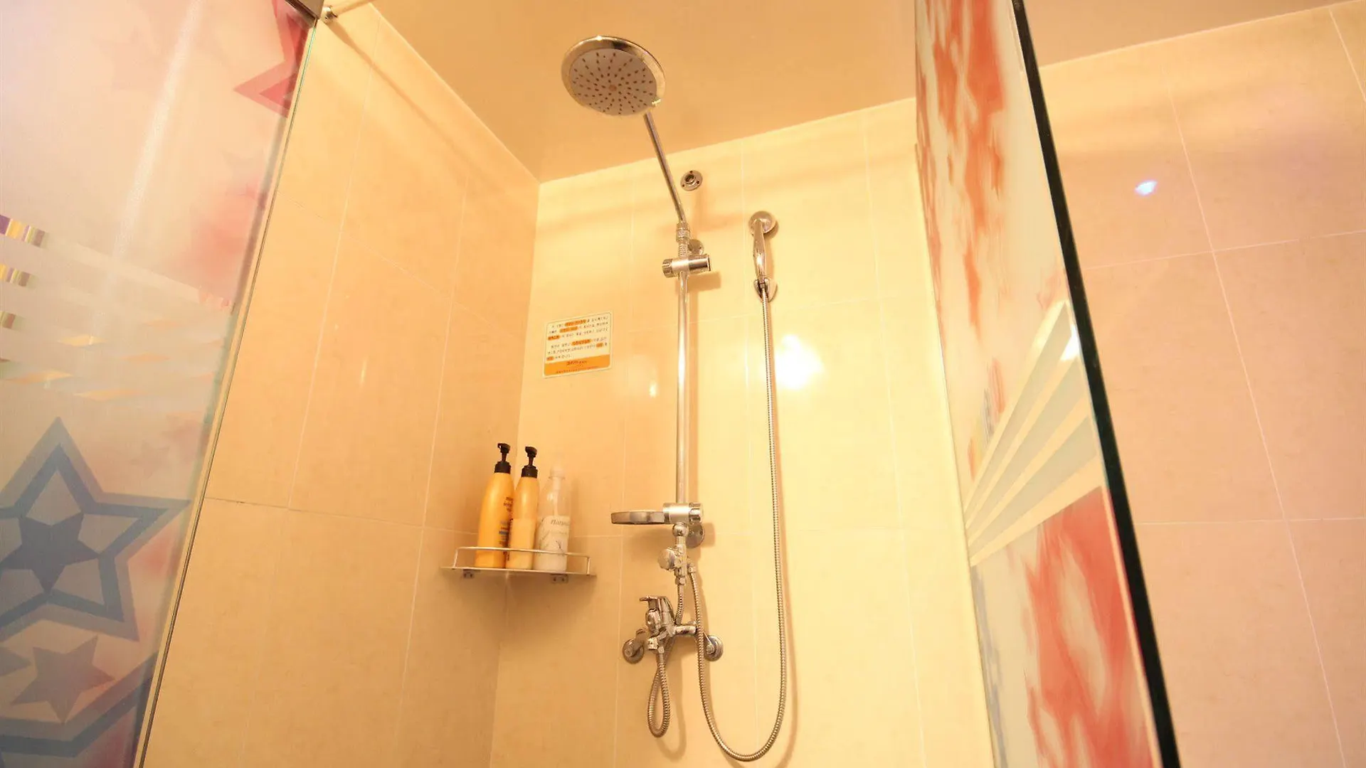 **  2Ne1 Hotel Busan South Korea