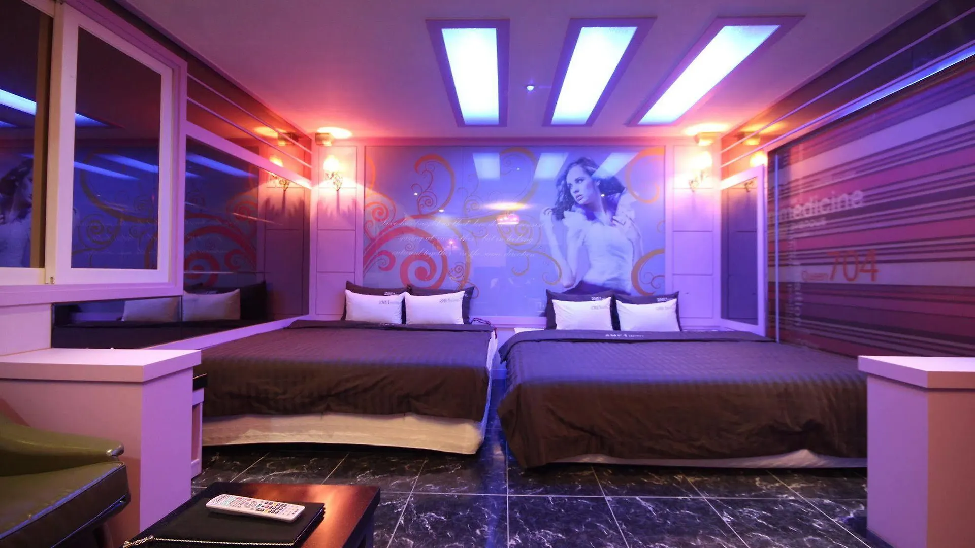 **  2Ne1 Hotel Busan South Korea