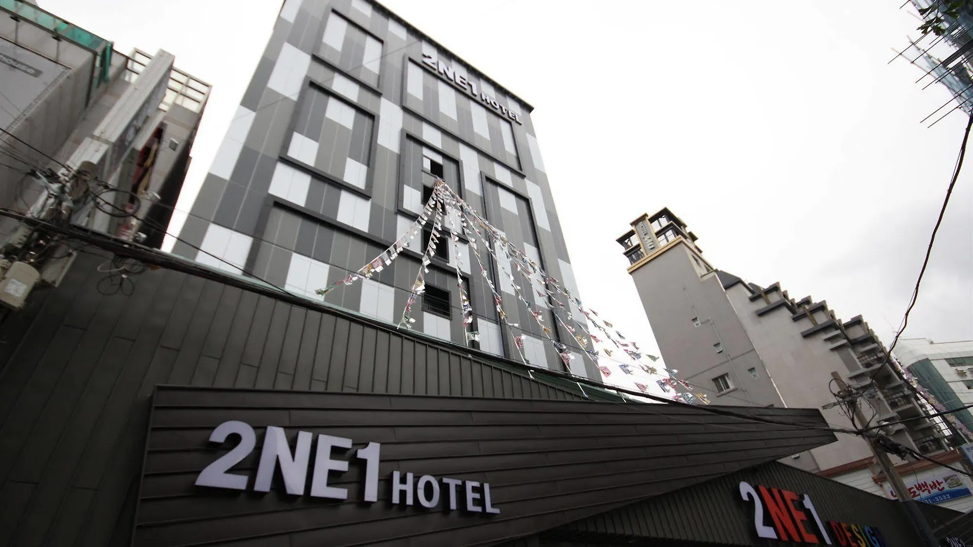 2Ne1 Hotel location