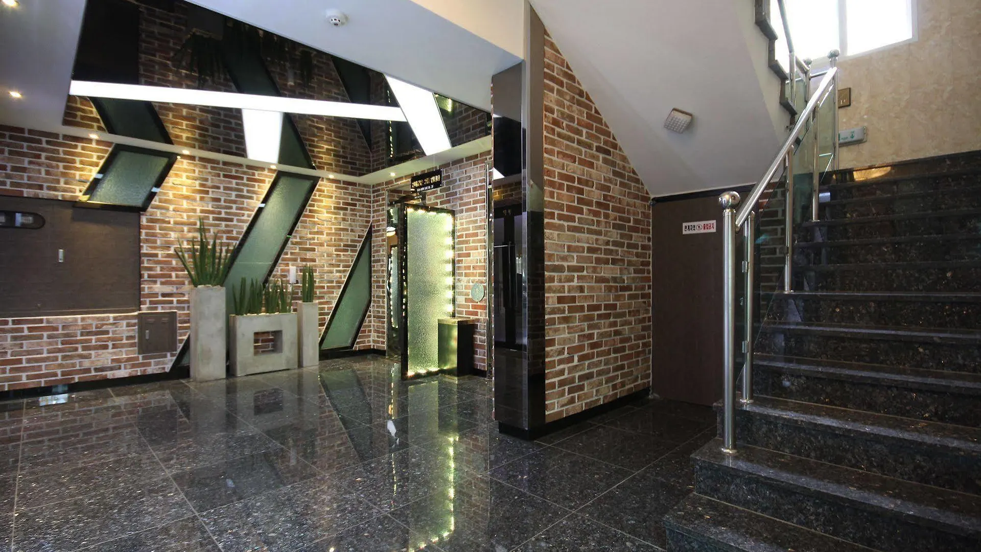 2Ne1 Hotel Busan South Korea
