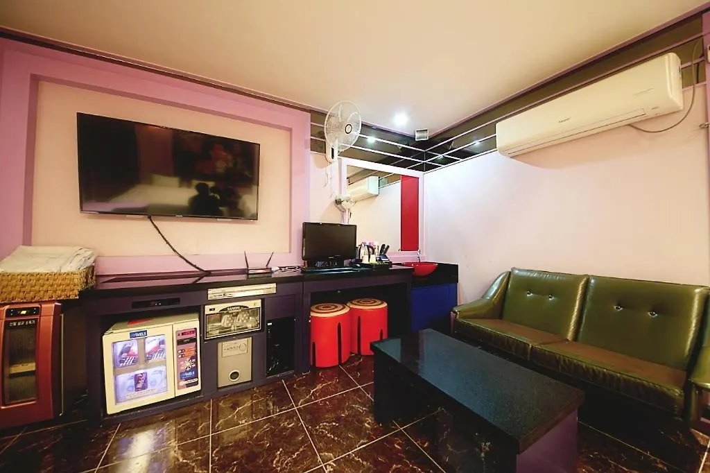 2Ne1 Hotel Busan South Korea