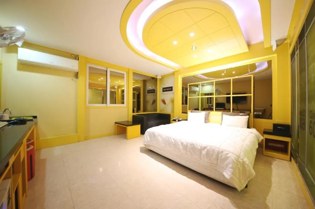 2Ne1 Hotel Busan