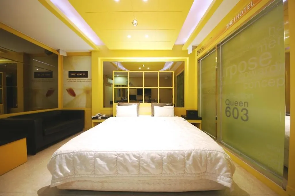 **  2Ne1 Hotel Busan South Korea